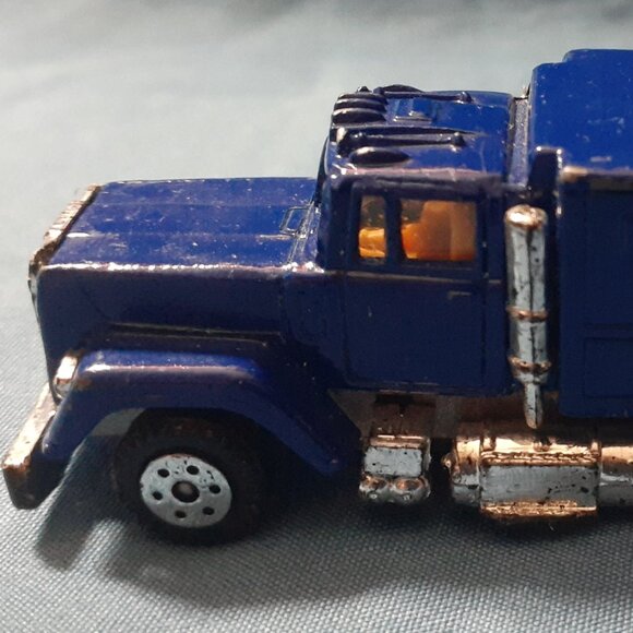 Vintage!! Road Champs 1982 Mack Super Liner Blue Die Cast - Missing Back Wheels - Picture 2 of 7